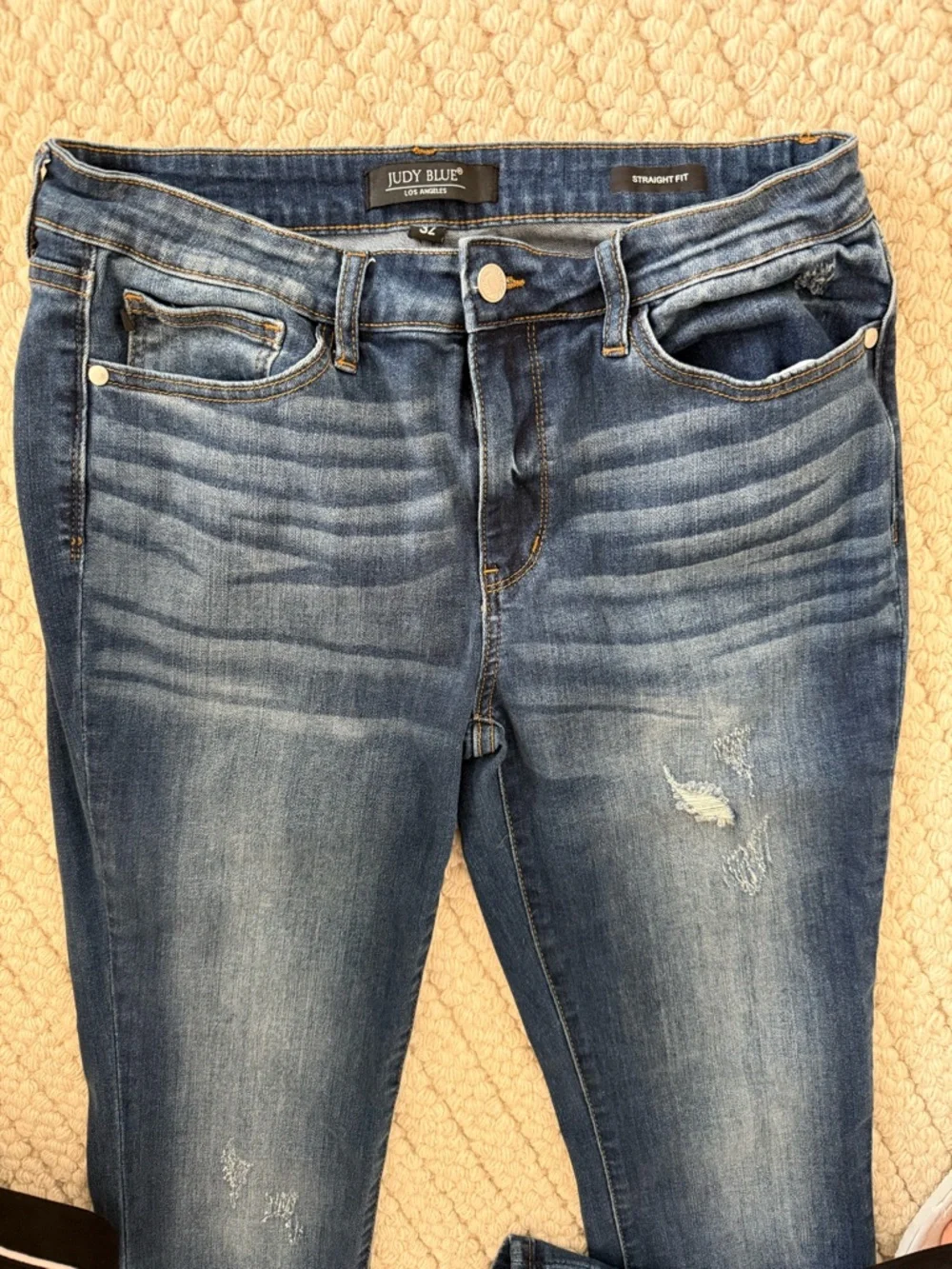 Judy Blue Los Angeles Women’s Straight Fit Distressed Jeans – Size 32