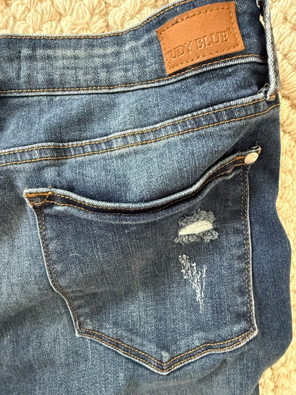 Judy Blue Los Angeles Women’s Straight Fit Distressed Jeans – Size 32